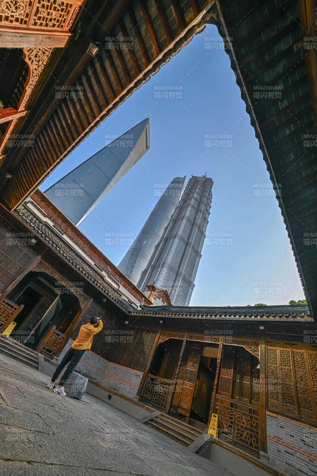 古建筑与现代高楼对比图片