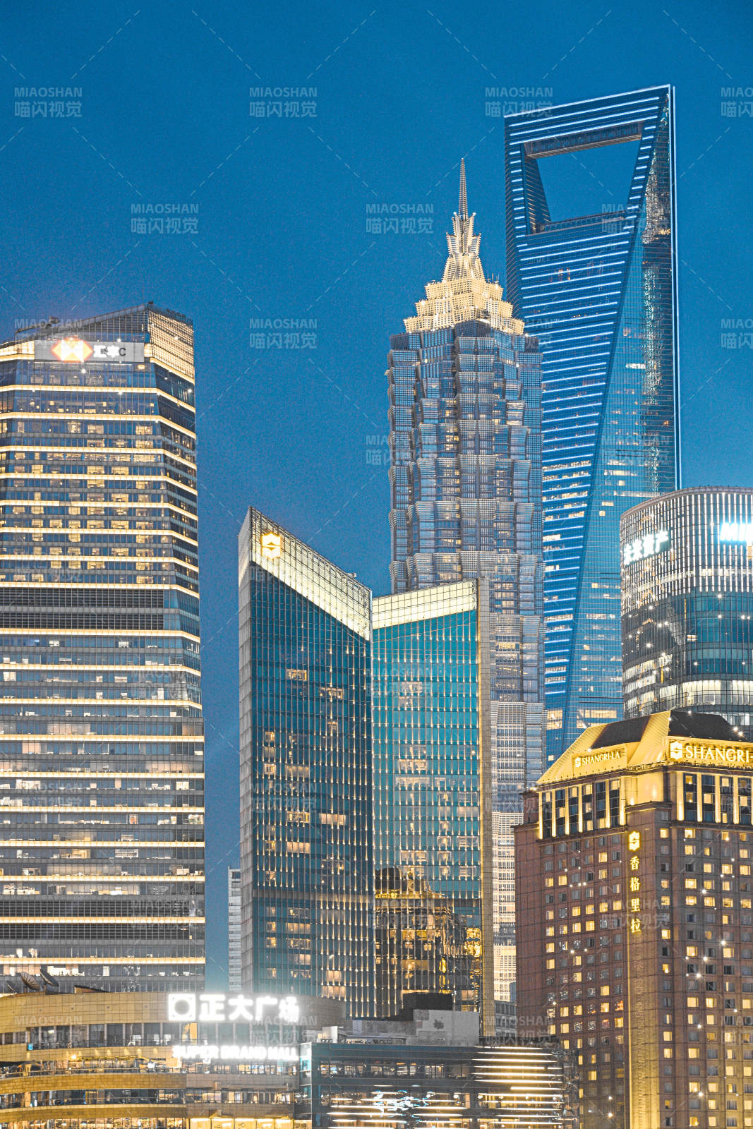 上海夜景高楼林立璀璨夺目图片