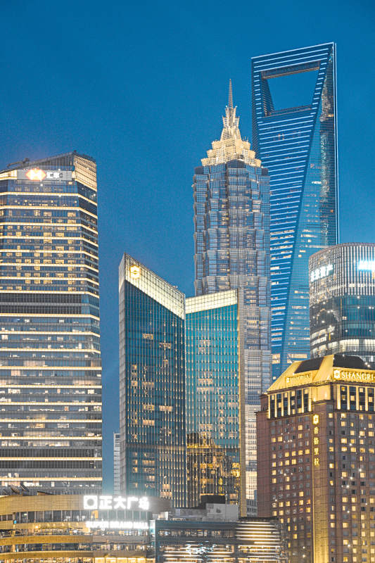 上海夜景高楼林立璀璨夺目图片