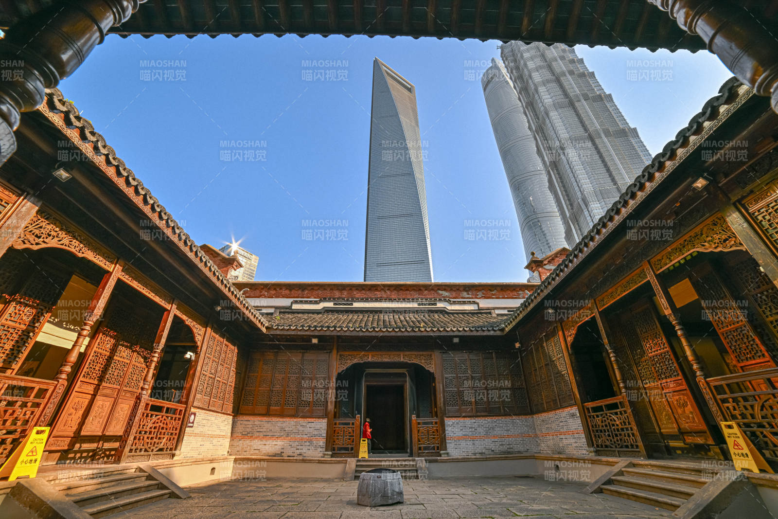 古建筑与现代高楼对比图片