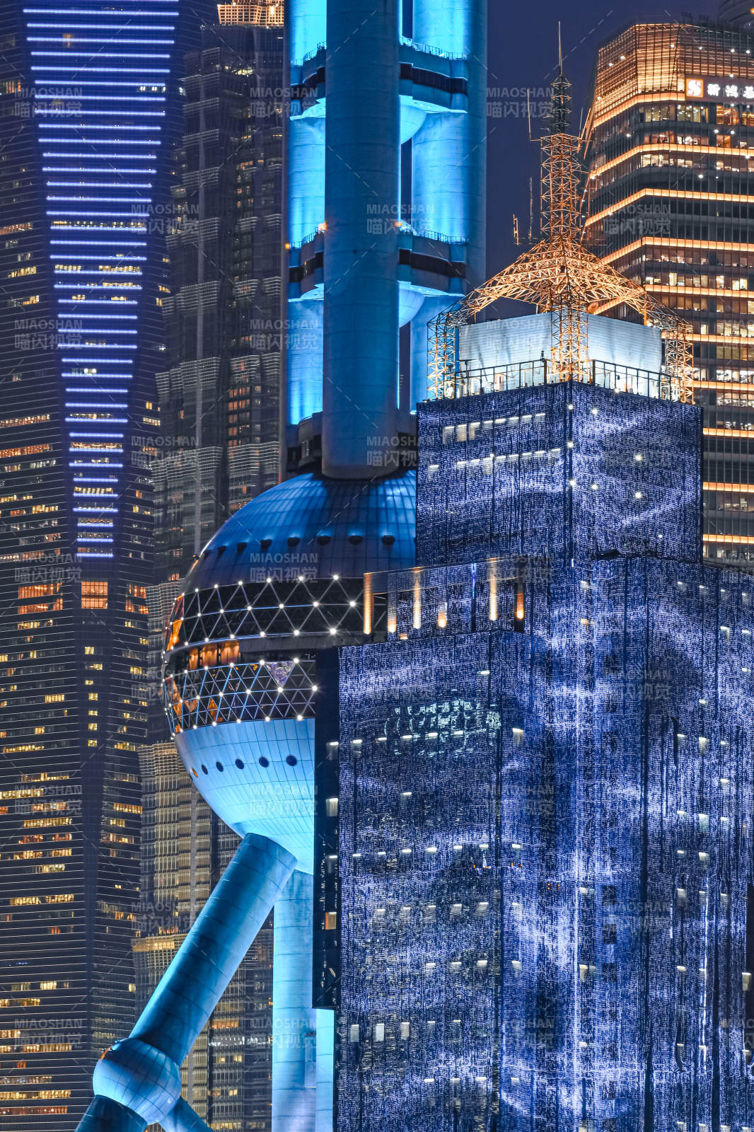 东方明珠夜景璀璨灯光图片