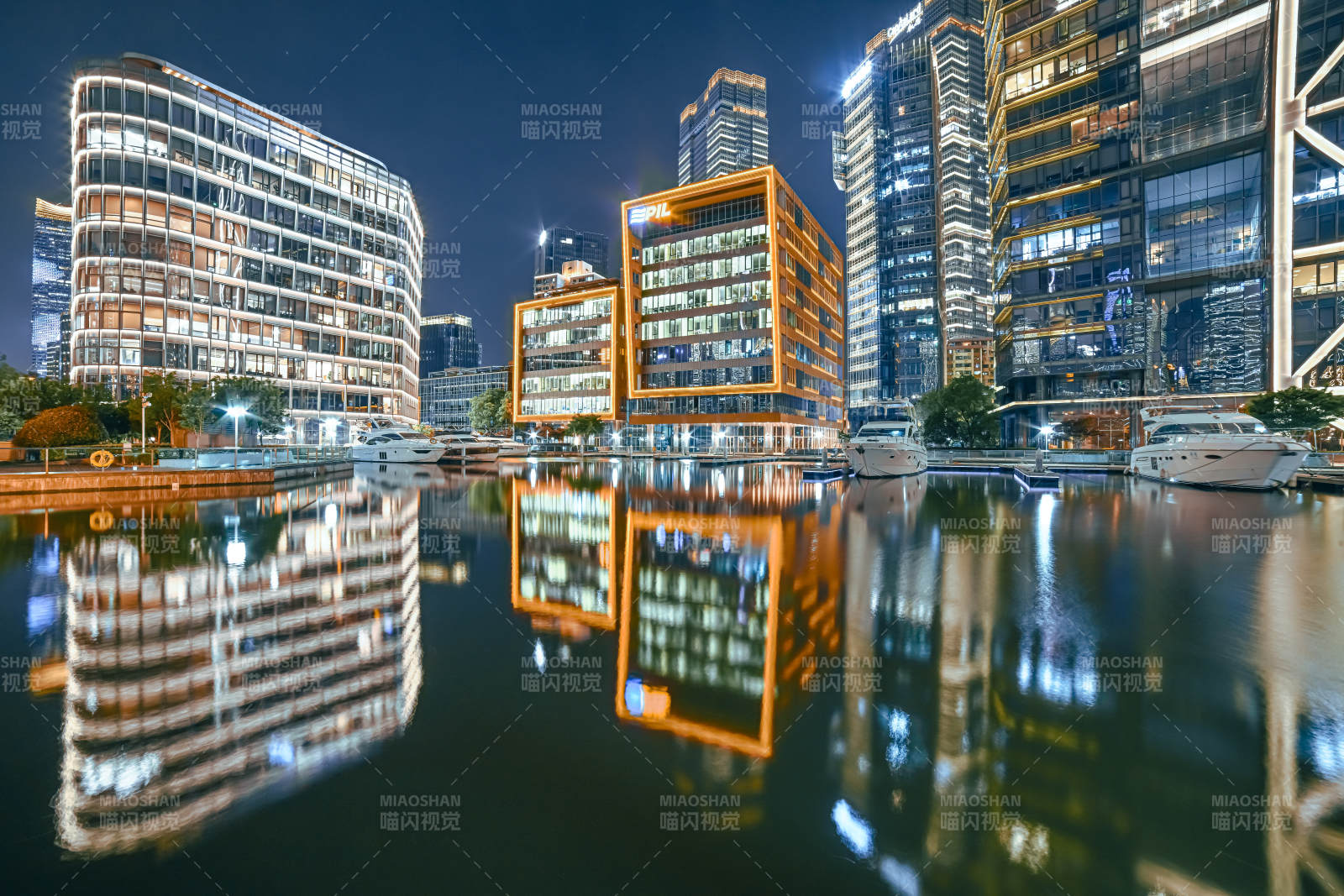 夜景城市倒影图片