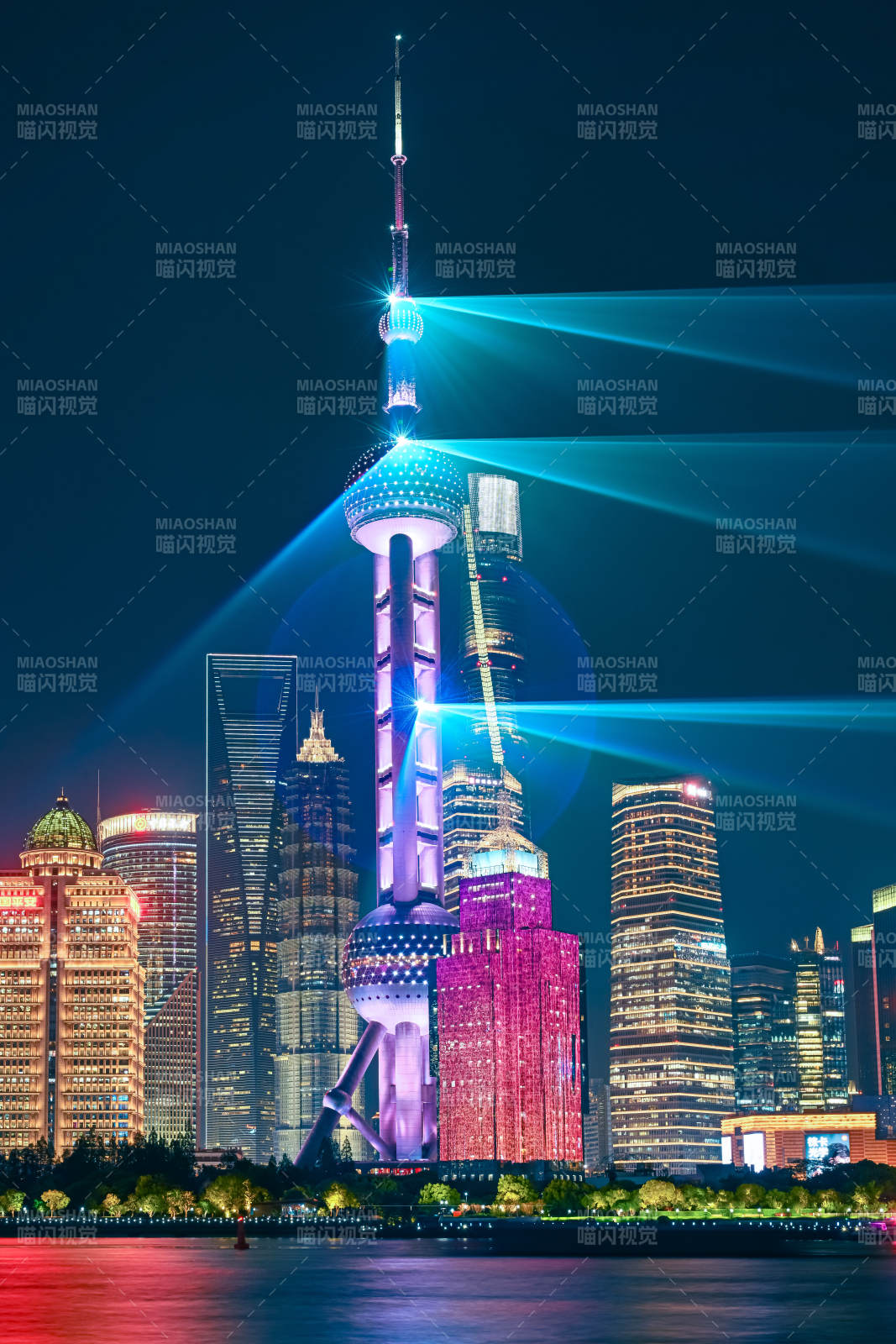 东方明珠夜景璀璨灯光秀图片