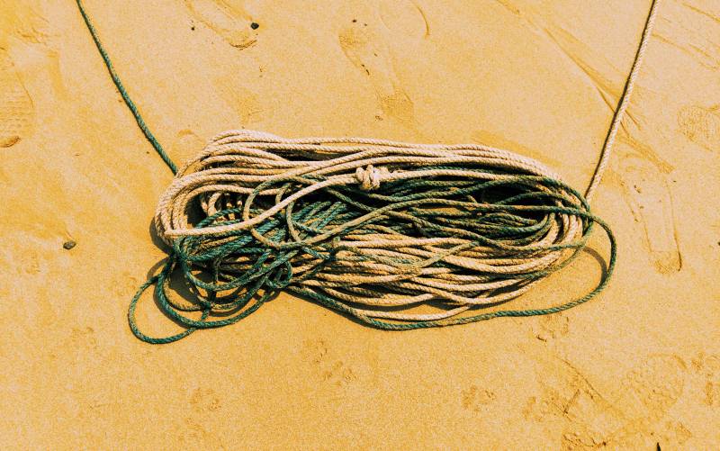 沙滩上的绳结图片