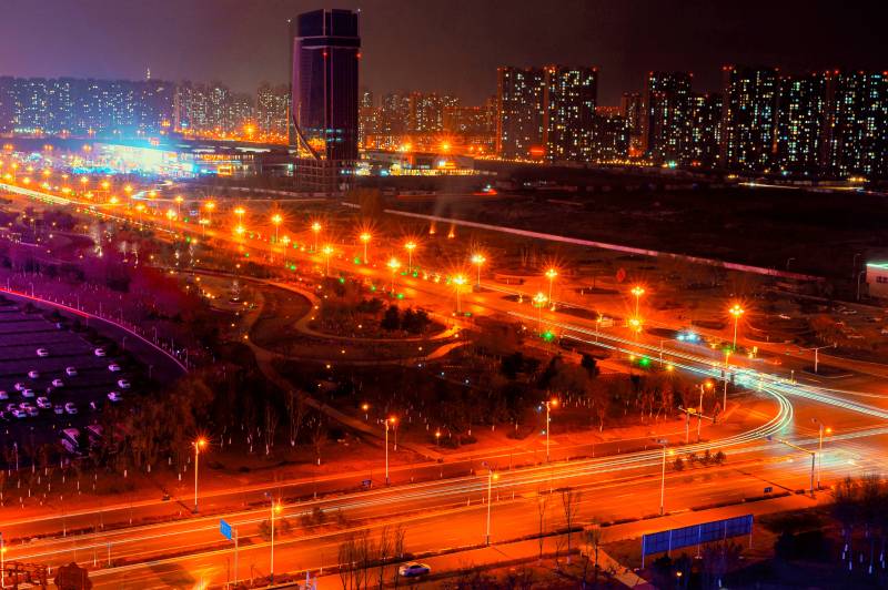迁安夜景城市交通流光溢彩图片