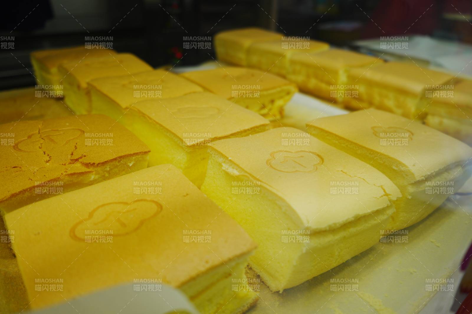 金黄色的蛋糕切片展示图片