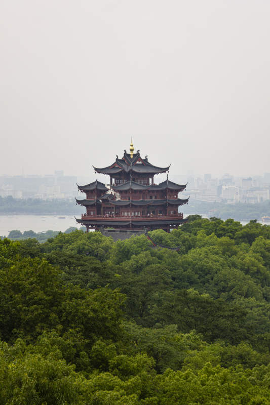 杭州城隍阁绿树映江城图片