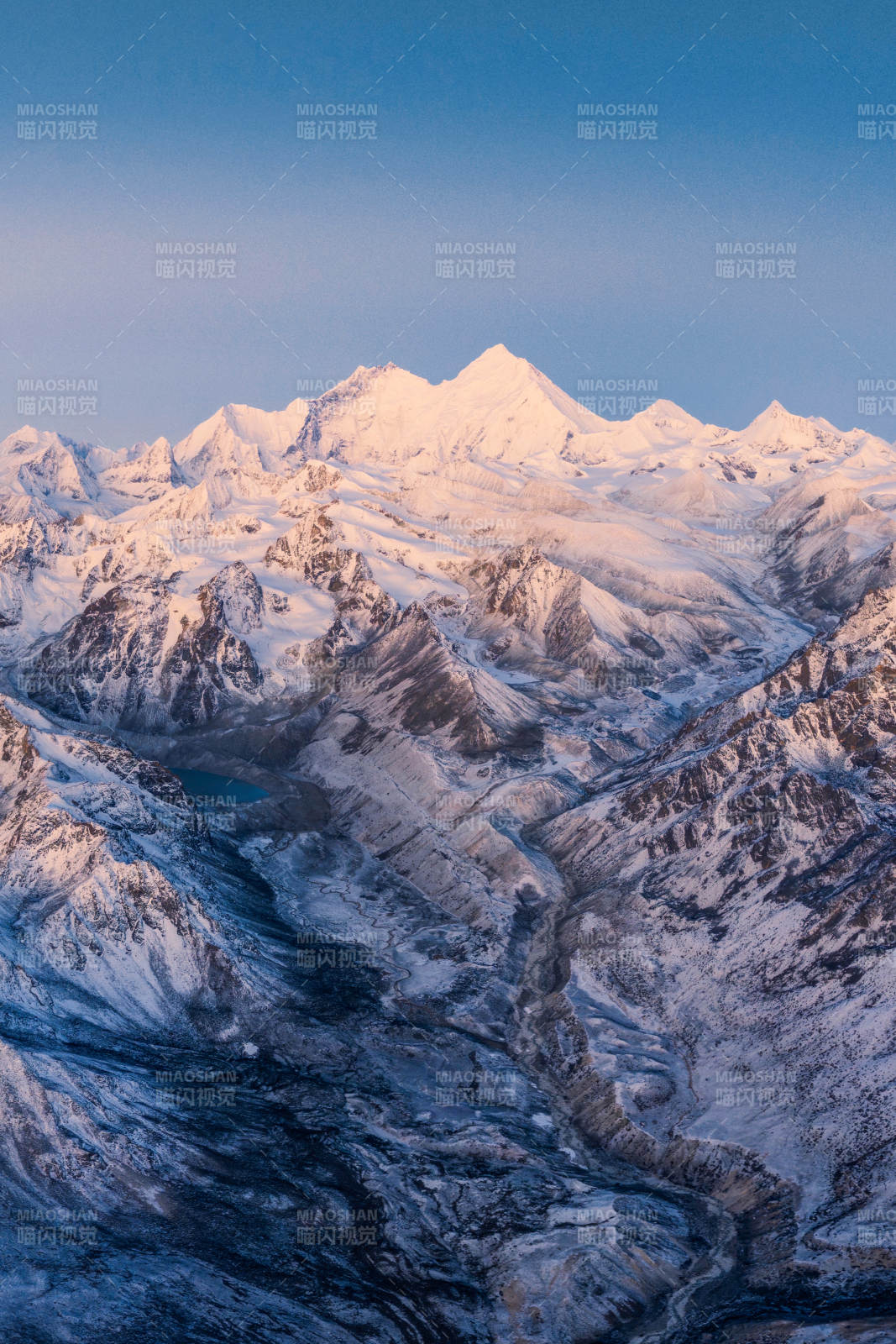 雪山晨曦 壮丽景色图片