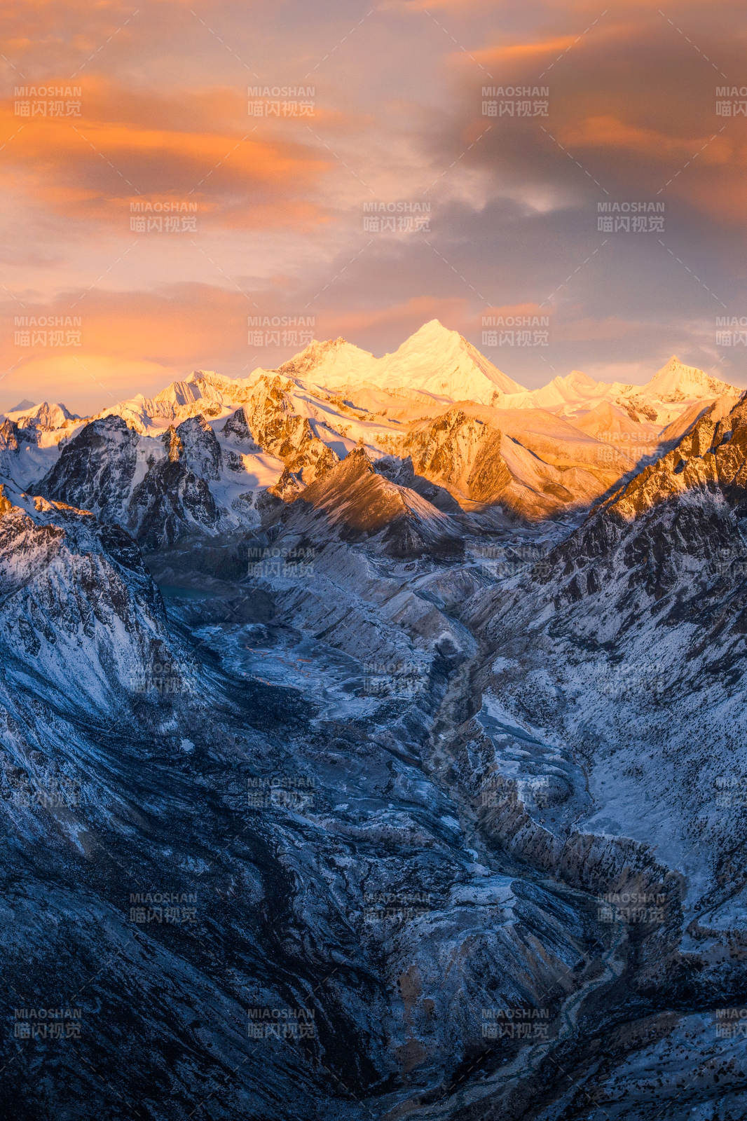 雪山日落 壮丽景色图片