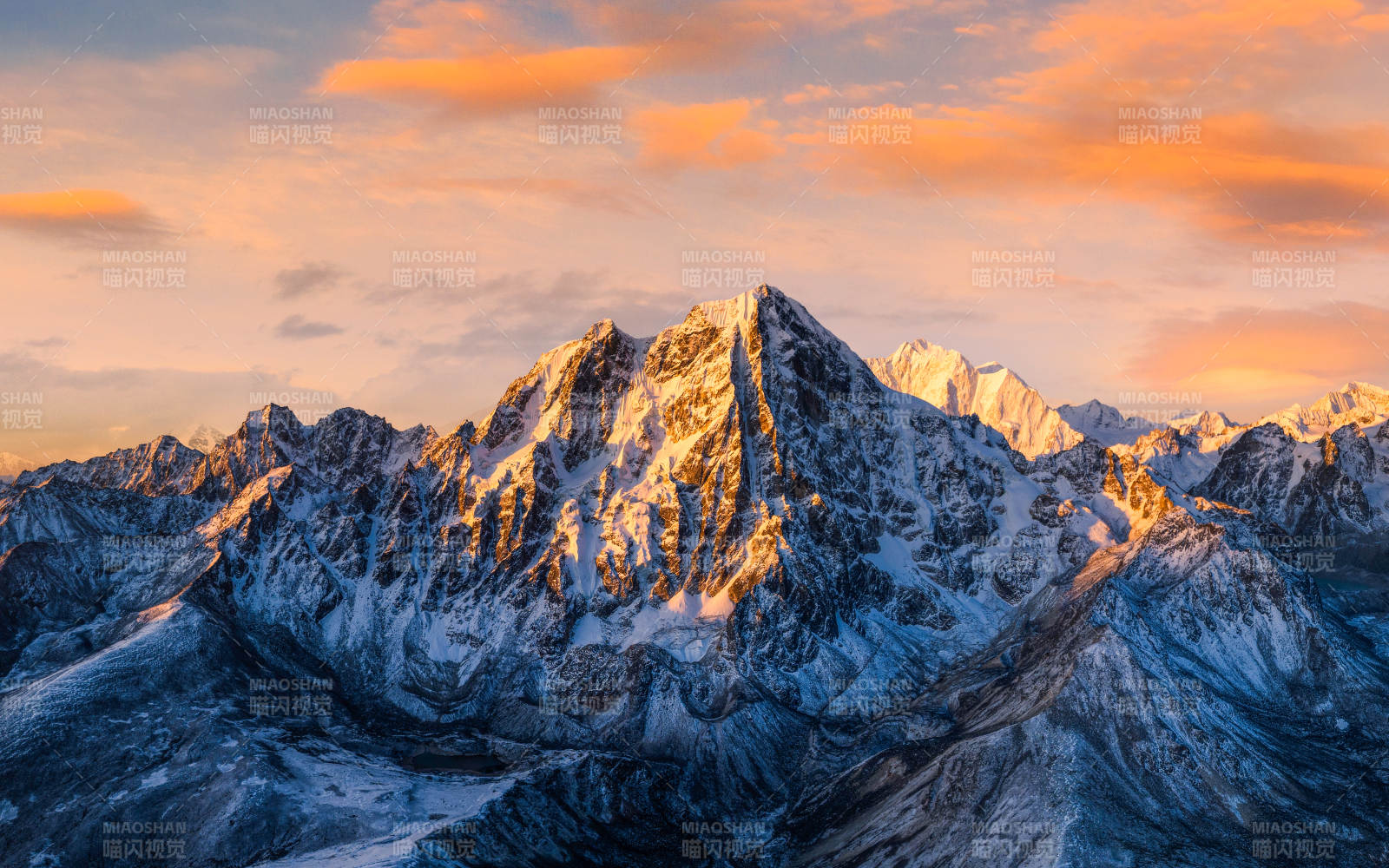 雪山夕照 壮丽景色图片