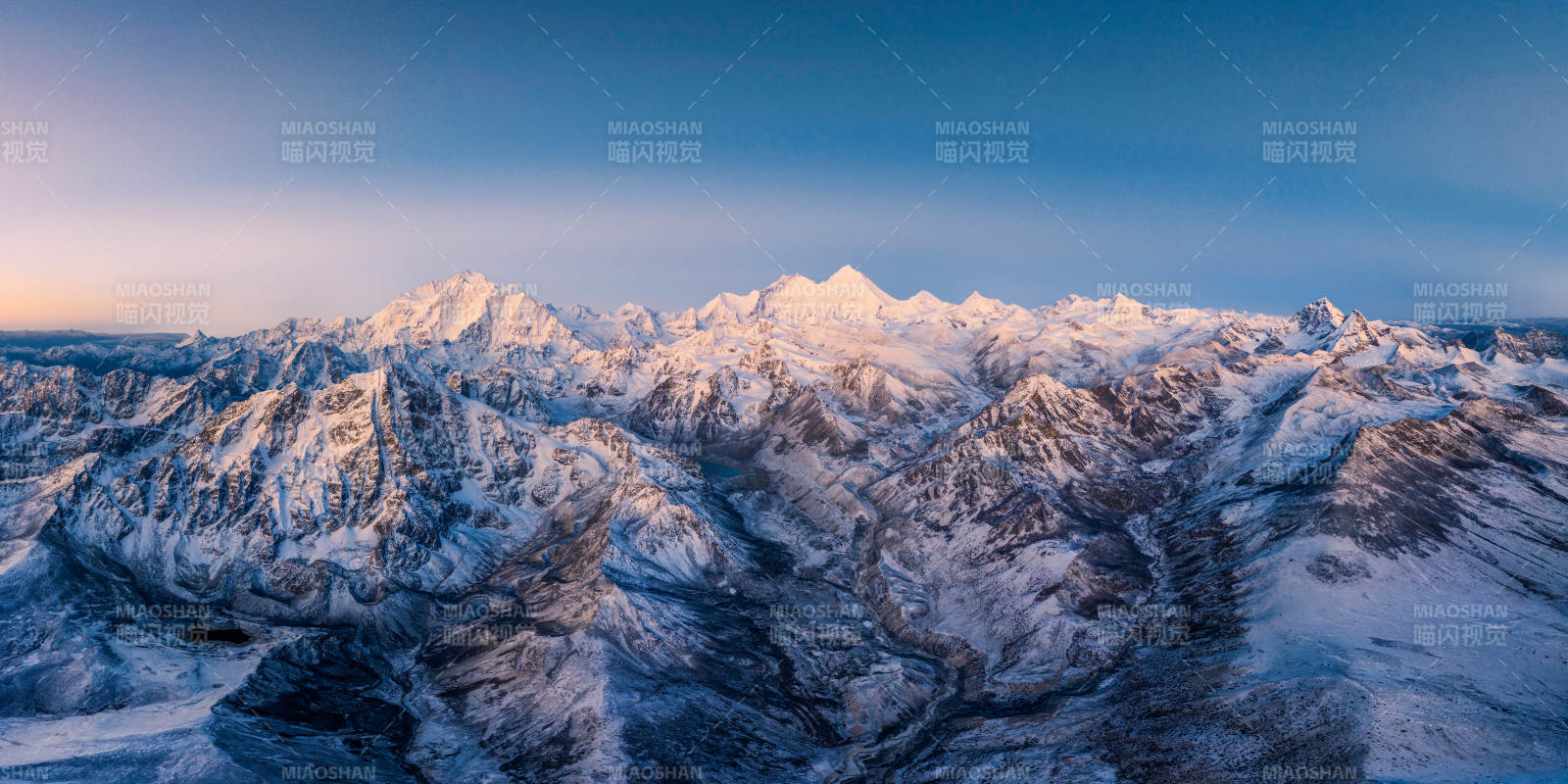 雪山晨曦 壮丽景色图片