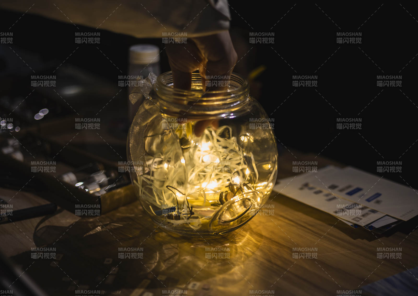 温馨灯光罐 手握温暖图片