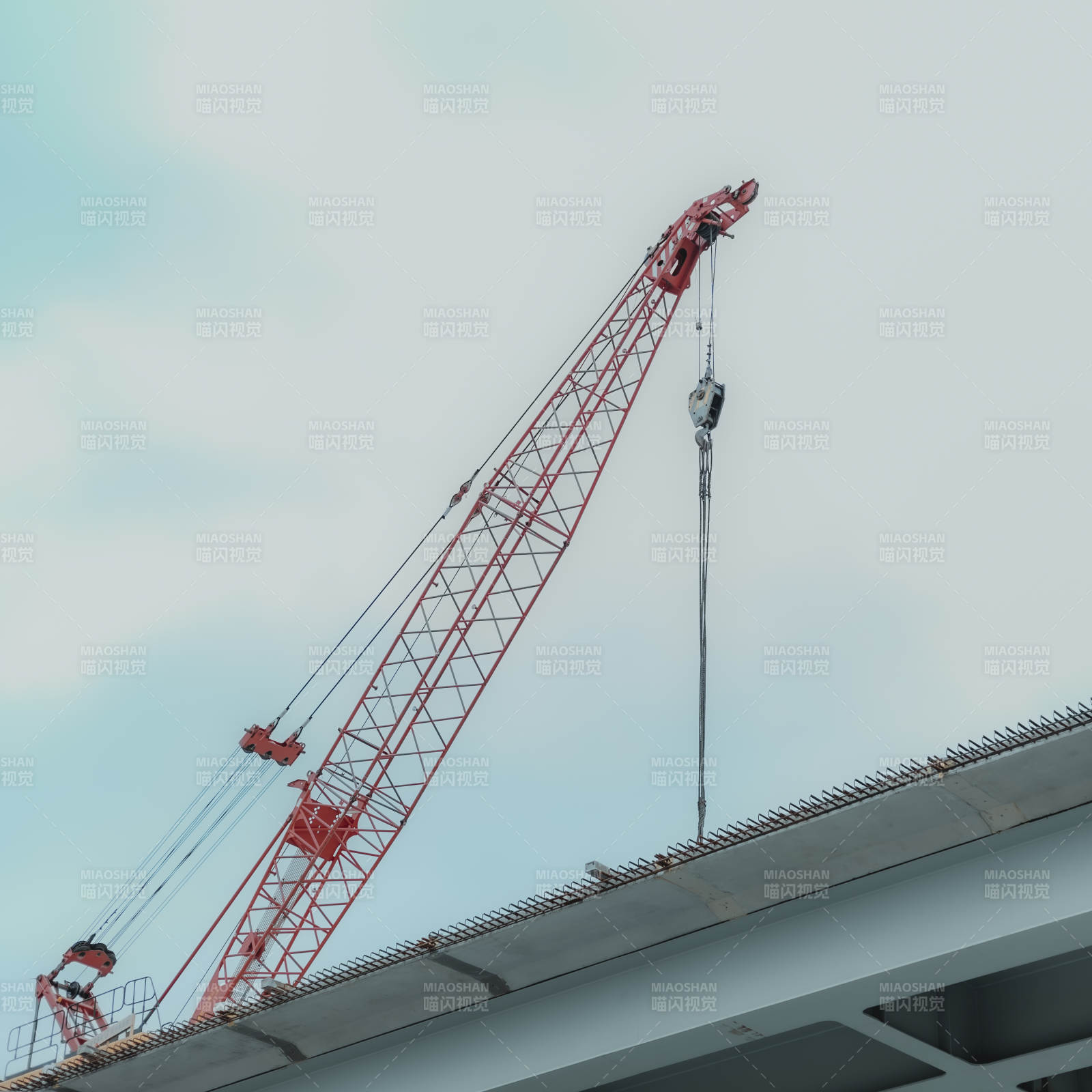 起重机吊装作业现场图片