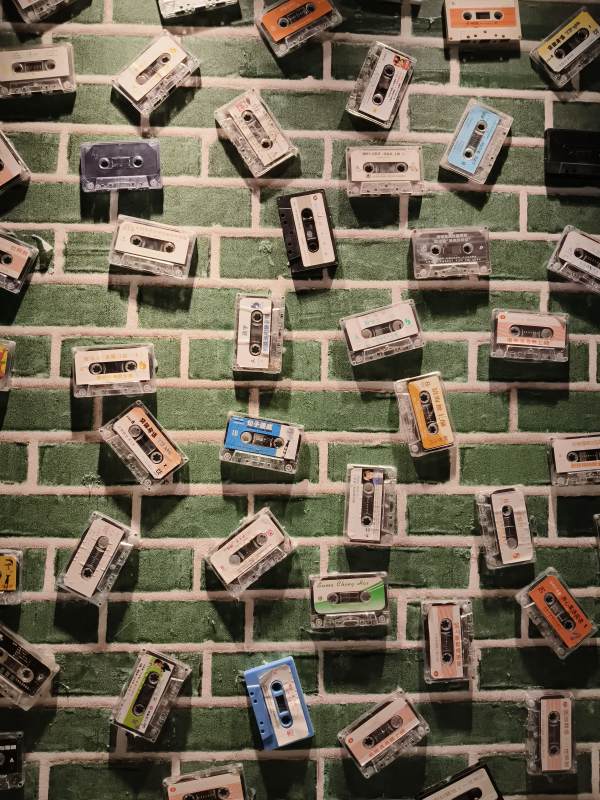 磁带墙 怀旧与艺术的结合图片