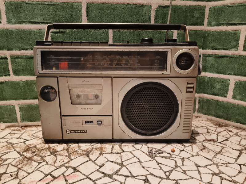 复古收音机磁带播放器图片