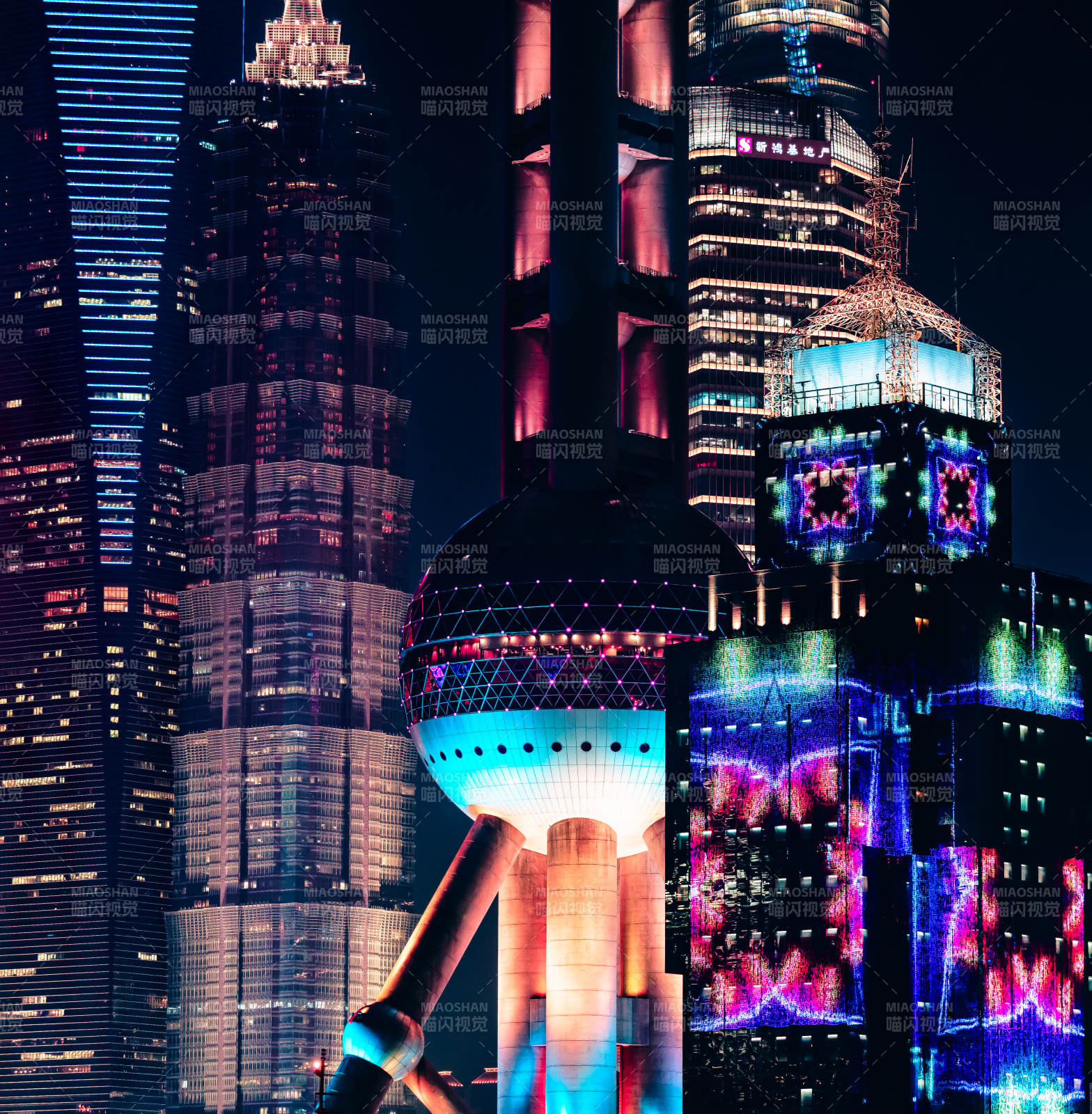 夜幕下的东方明珠塔图片