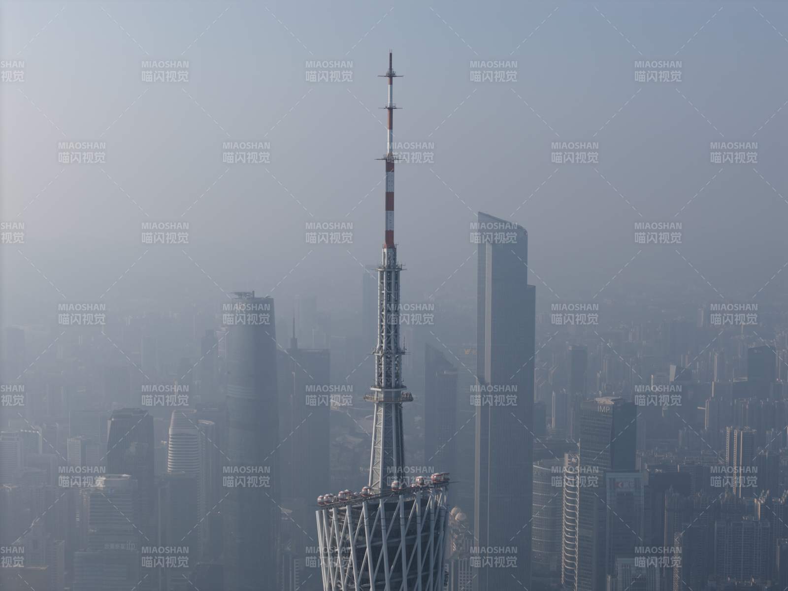 广州塔与城市天际线图片
