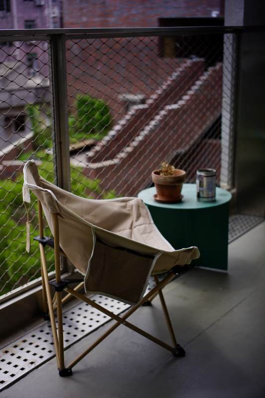 阳台上的悠闲时光图片