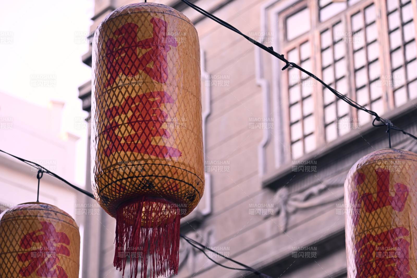 中式灯笼挂饰街景图片