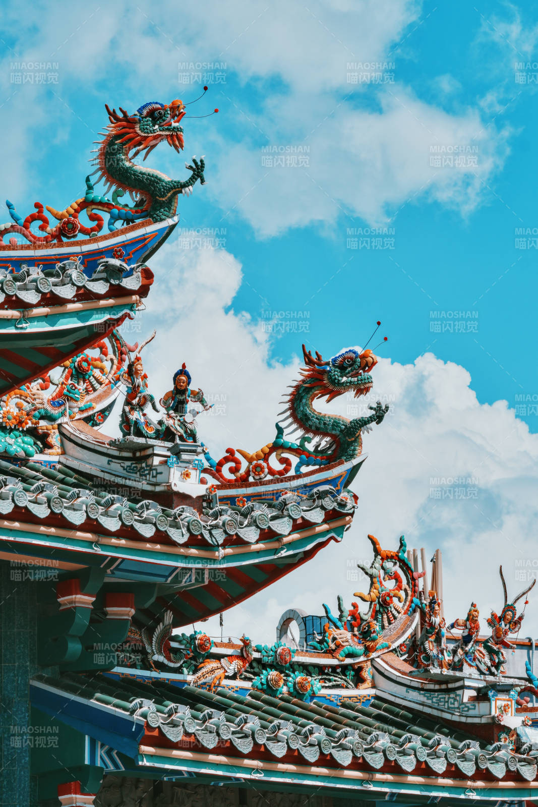 龙腾云霄 古庙飞檐图片