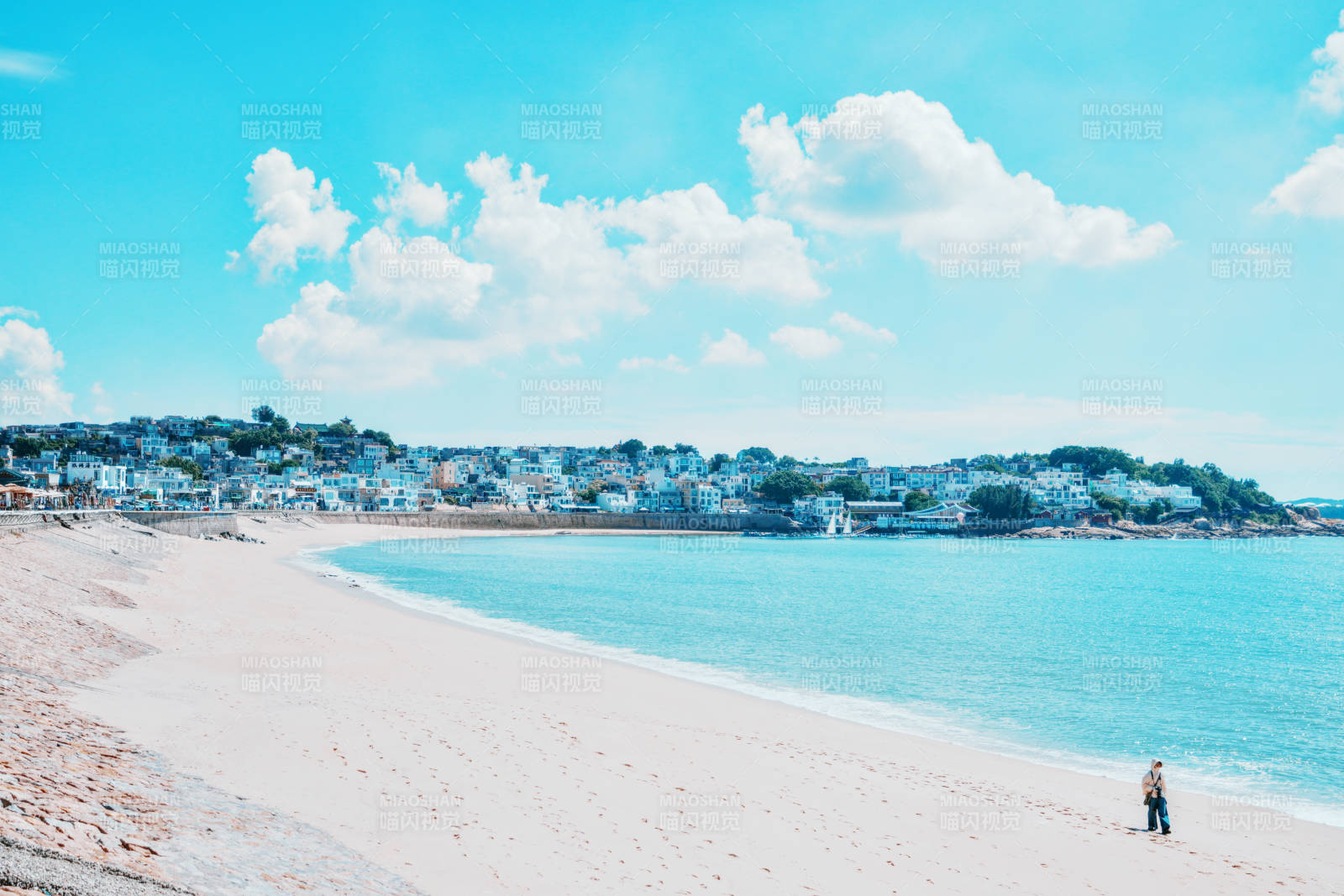 海滨小镇东山岛晴空万里图片