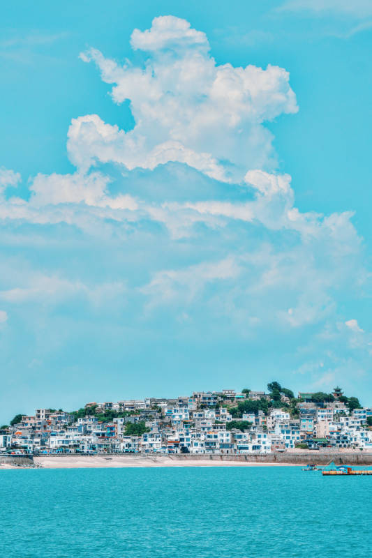 海滨小镇东山大晴空万里图片