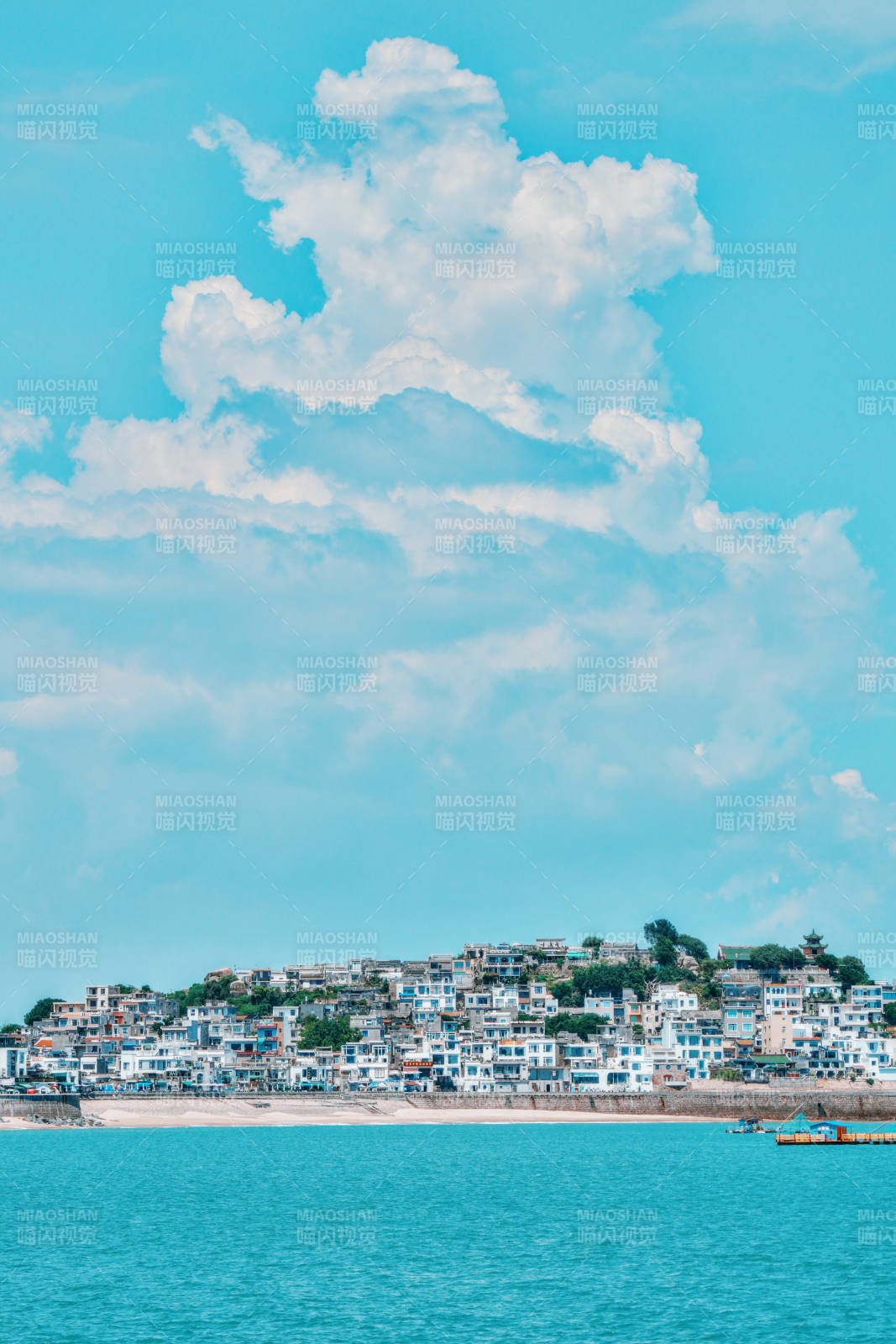 海滨小镇东山大晴空万里图片