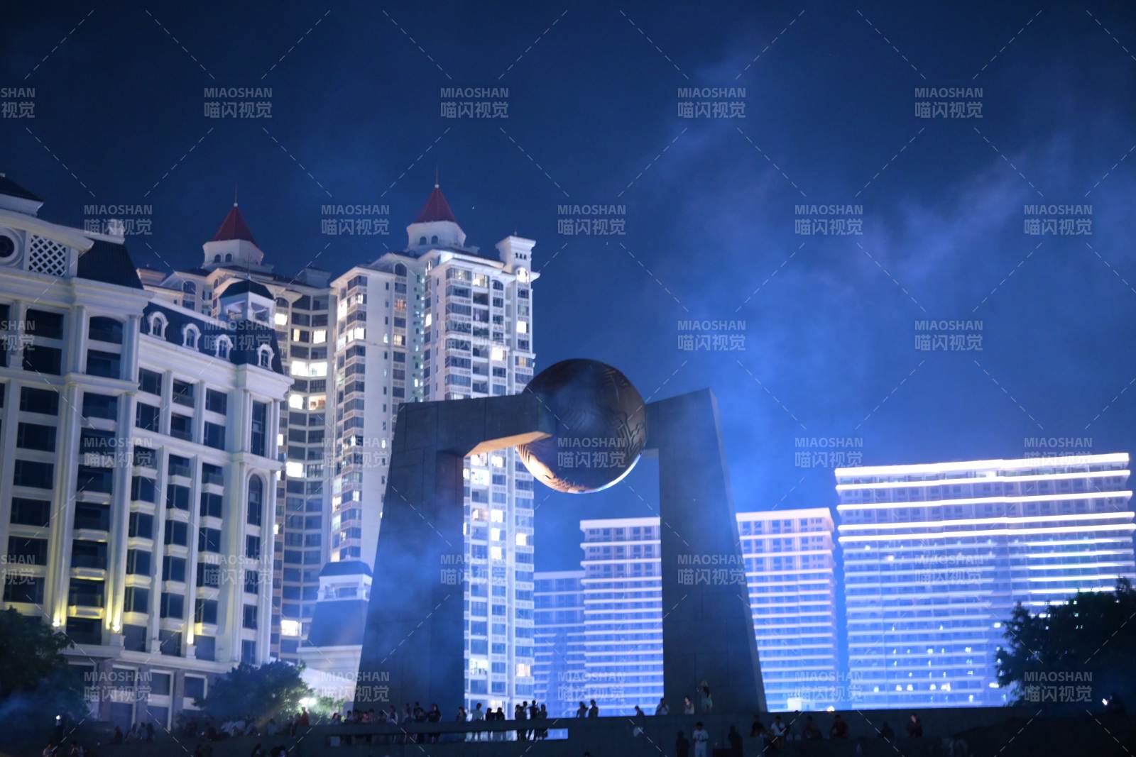 夜幕下的南澳雕塑与灯光图片