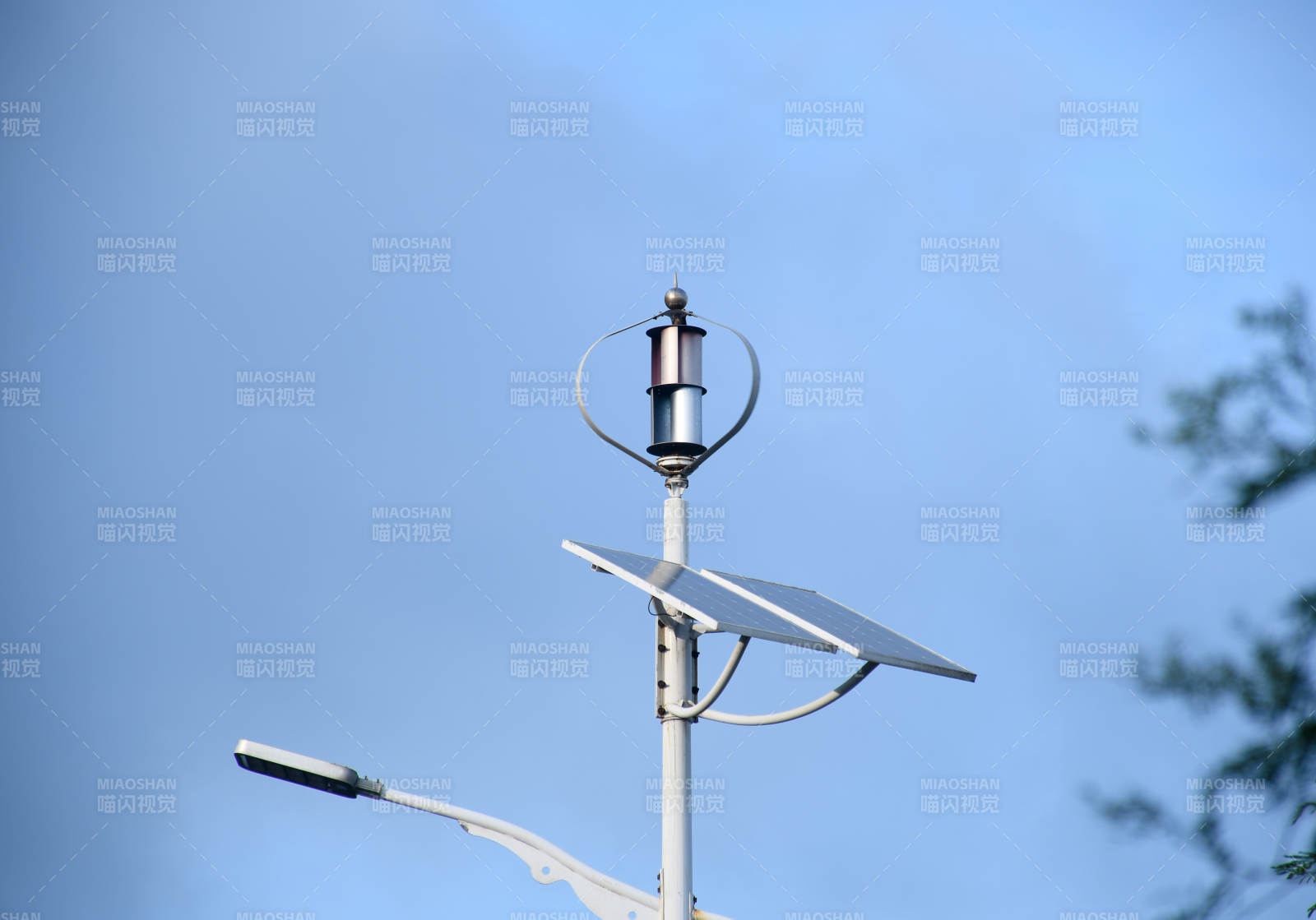 太阳能风能路灯系统图片