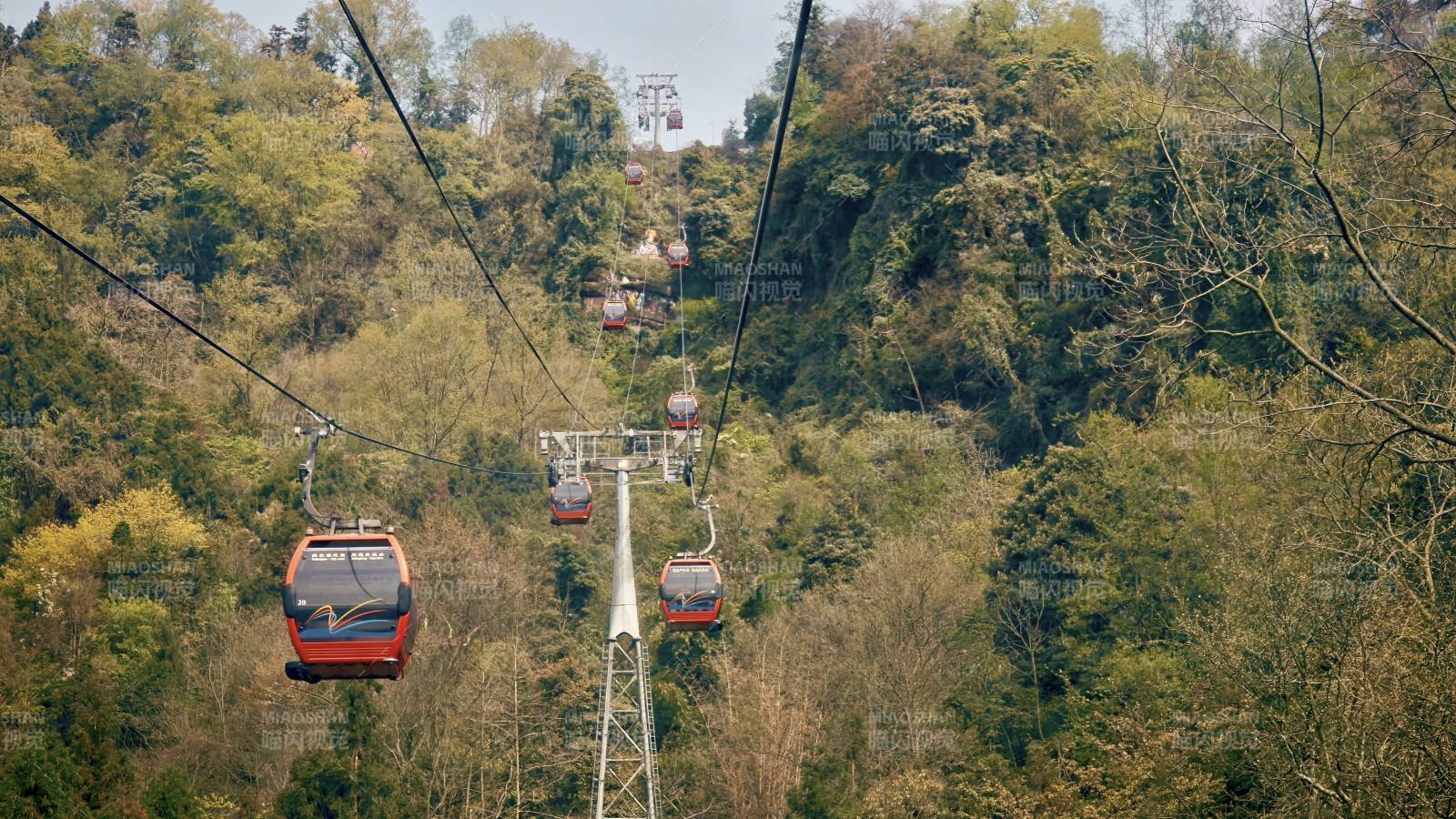 山间缆车图片
