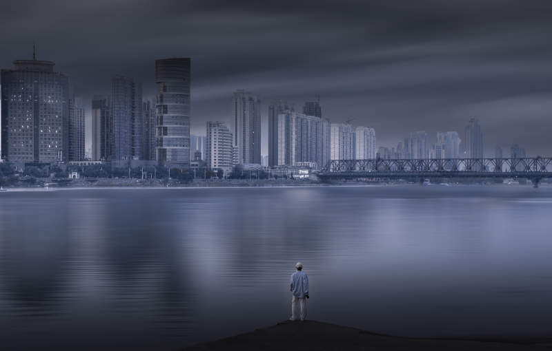 孤独守望城市夜景图片