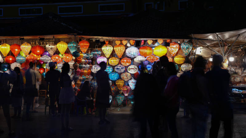 夜市灯笼 人影绰绰图片