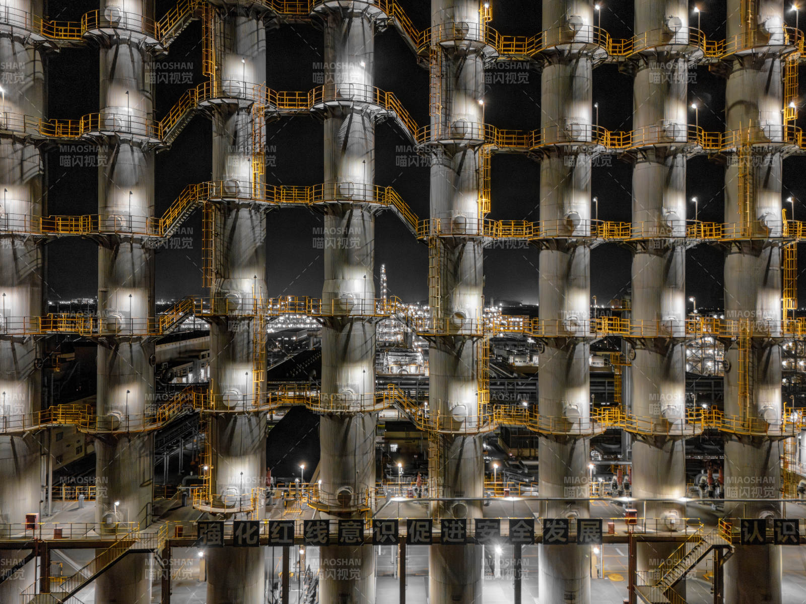 工业建筑夜景灯光效果图片