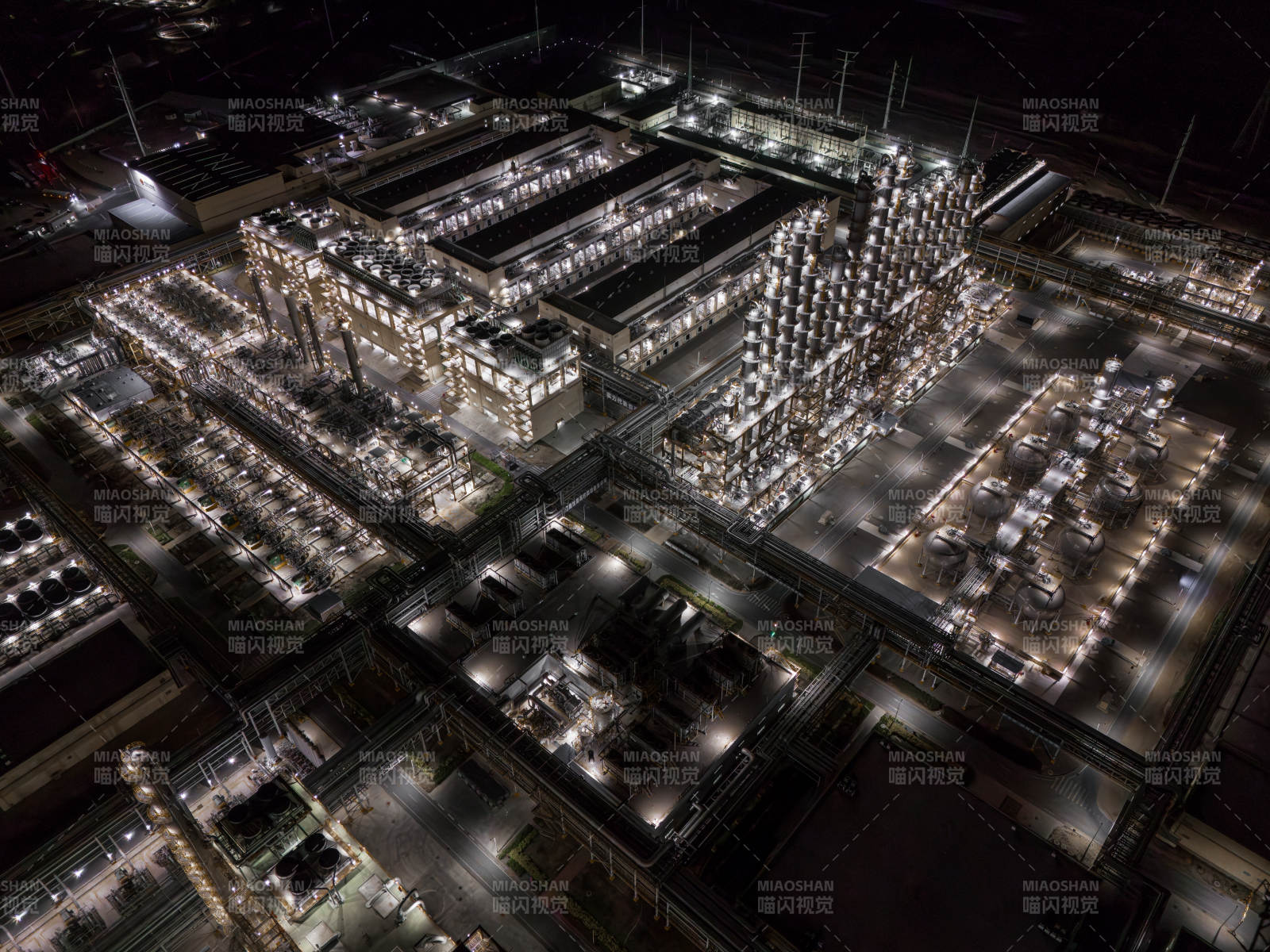 夜景工业区灯火辉煌图片