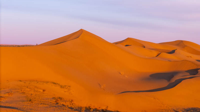 金色沙漠日落美景图片
