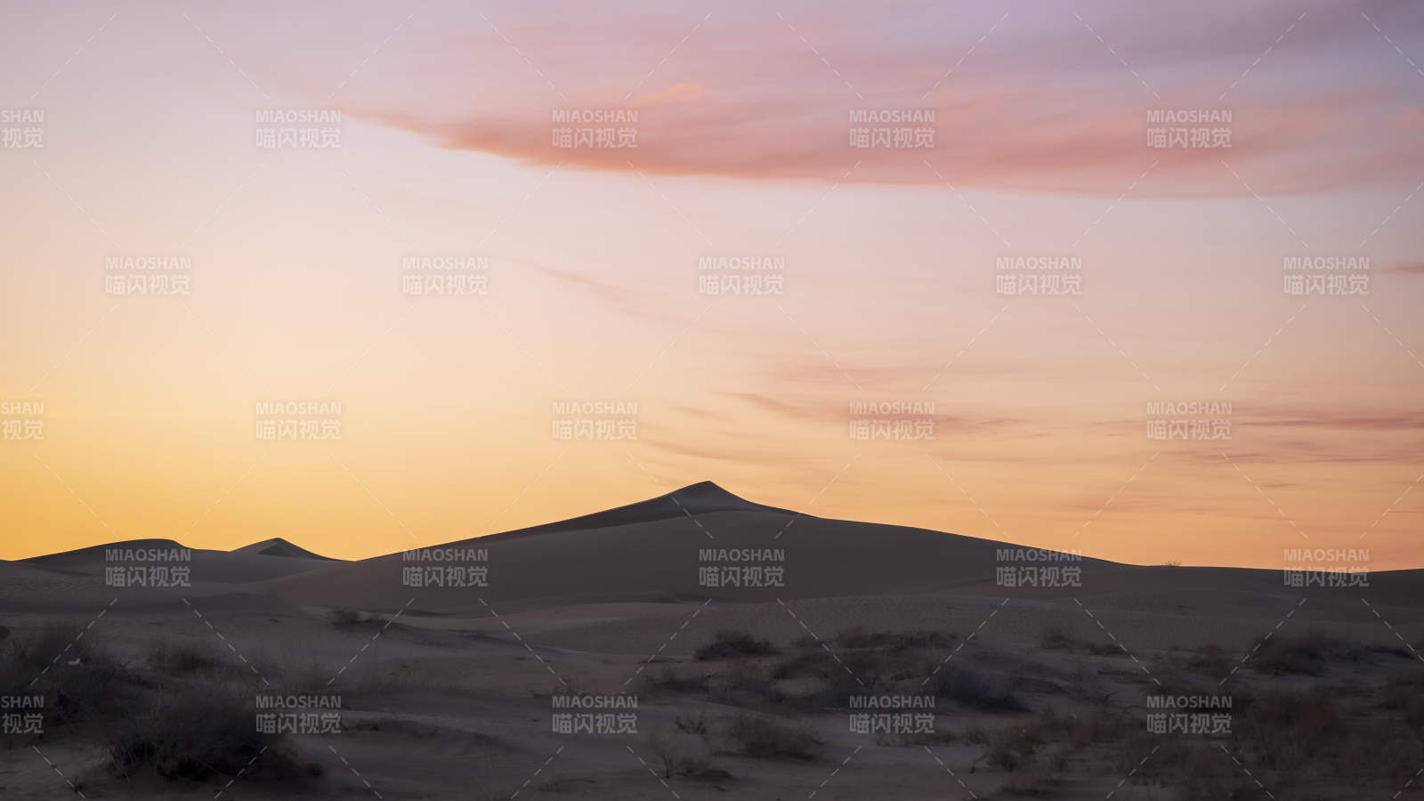 沙漠黄昏 静谧之美图片