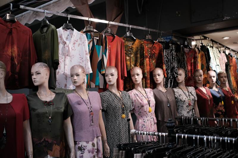 时尚服饰展示区图片