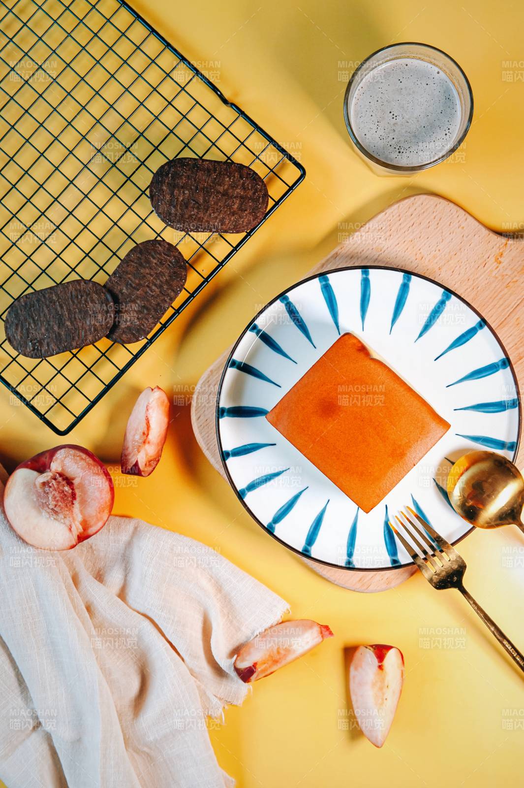 甜点与饮品的温馨时光图片