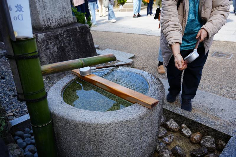 日本神社手水舍净化仪式图片