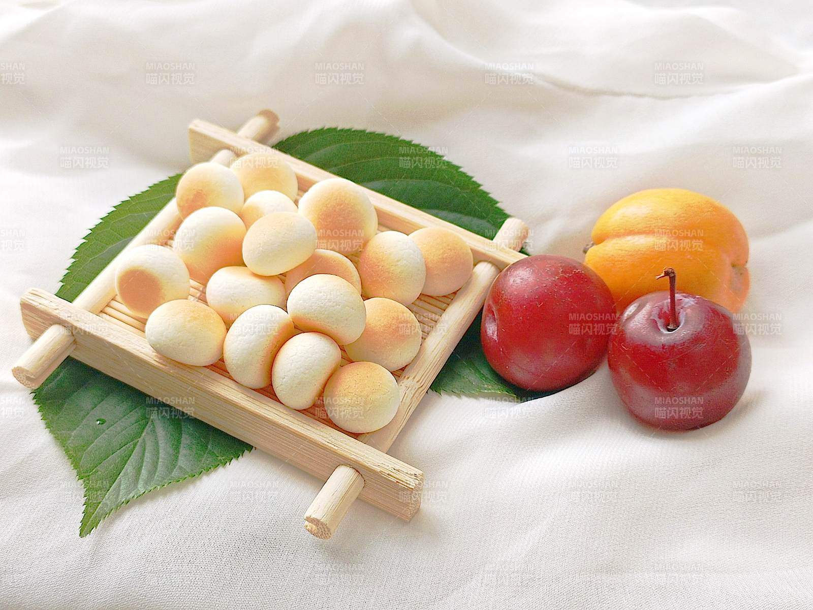 夏日果香与甜点的邂逅图片