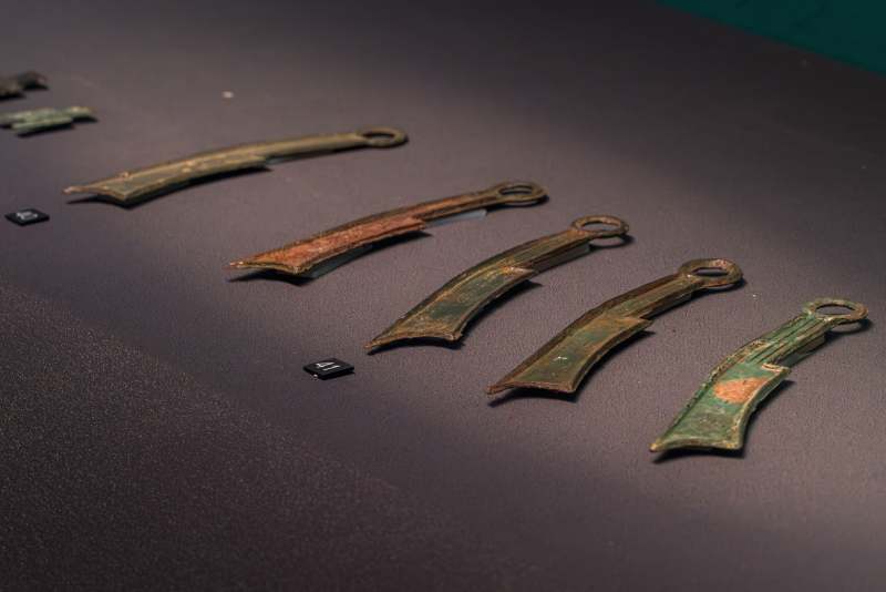 古代青铜刀具展示图片