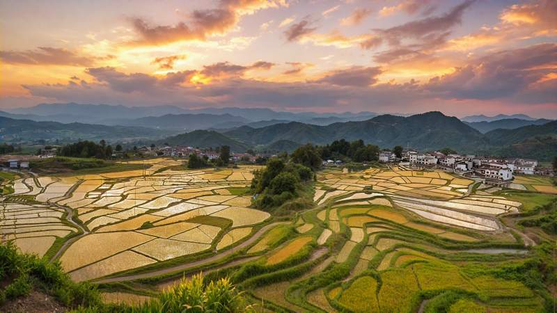 梯田夕照 山村图片