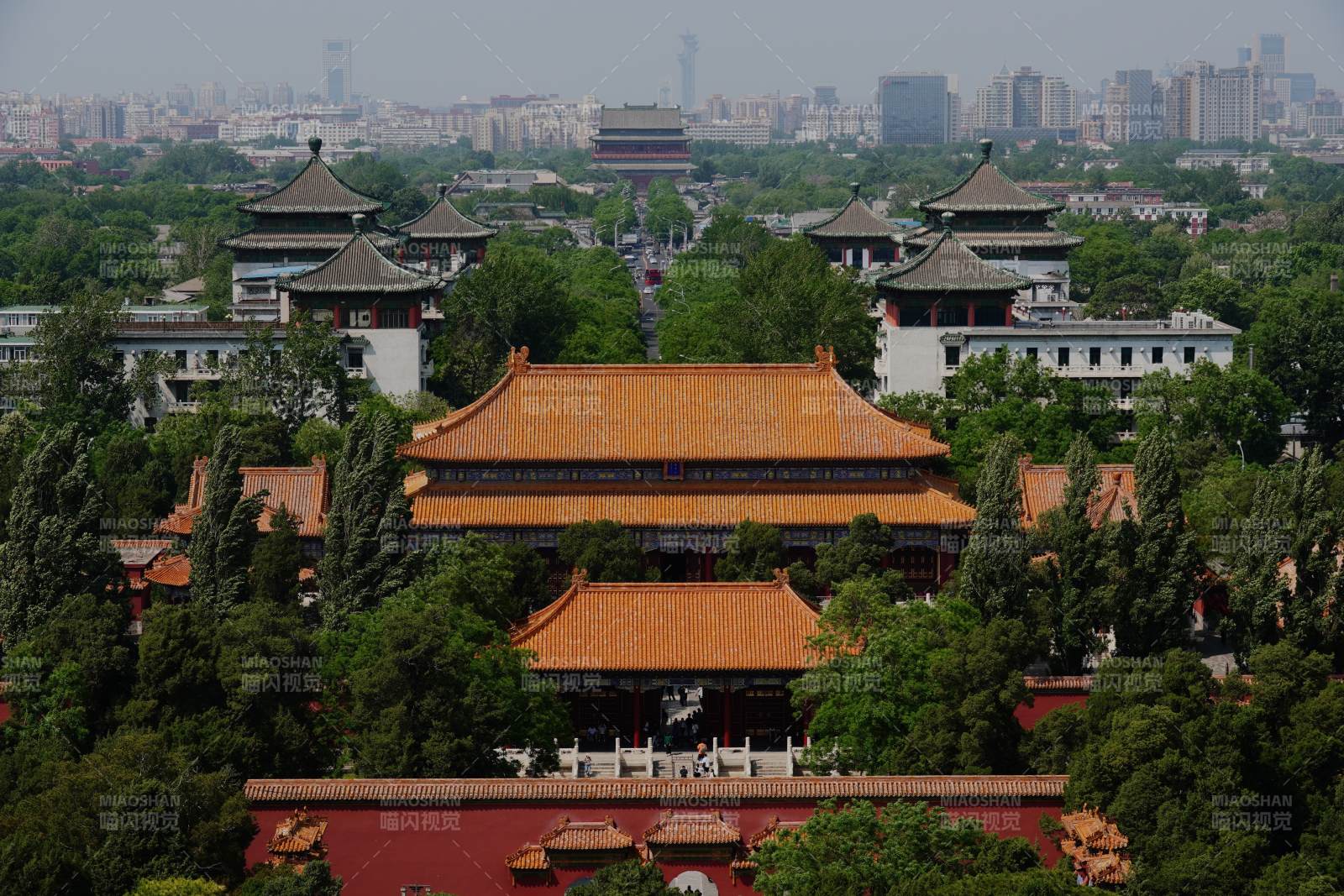 故宫角楼与城市景观图片