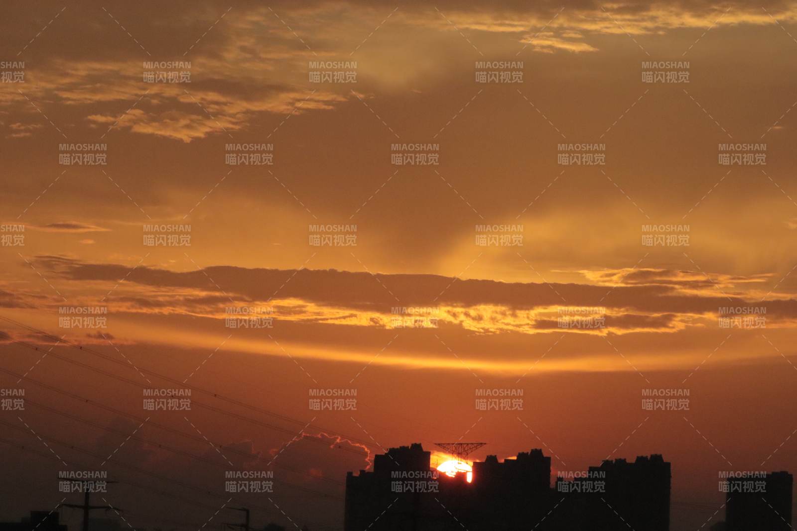 夕阳西下 城市剪影图片