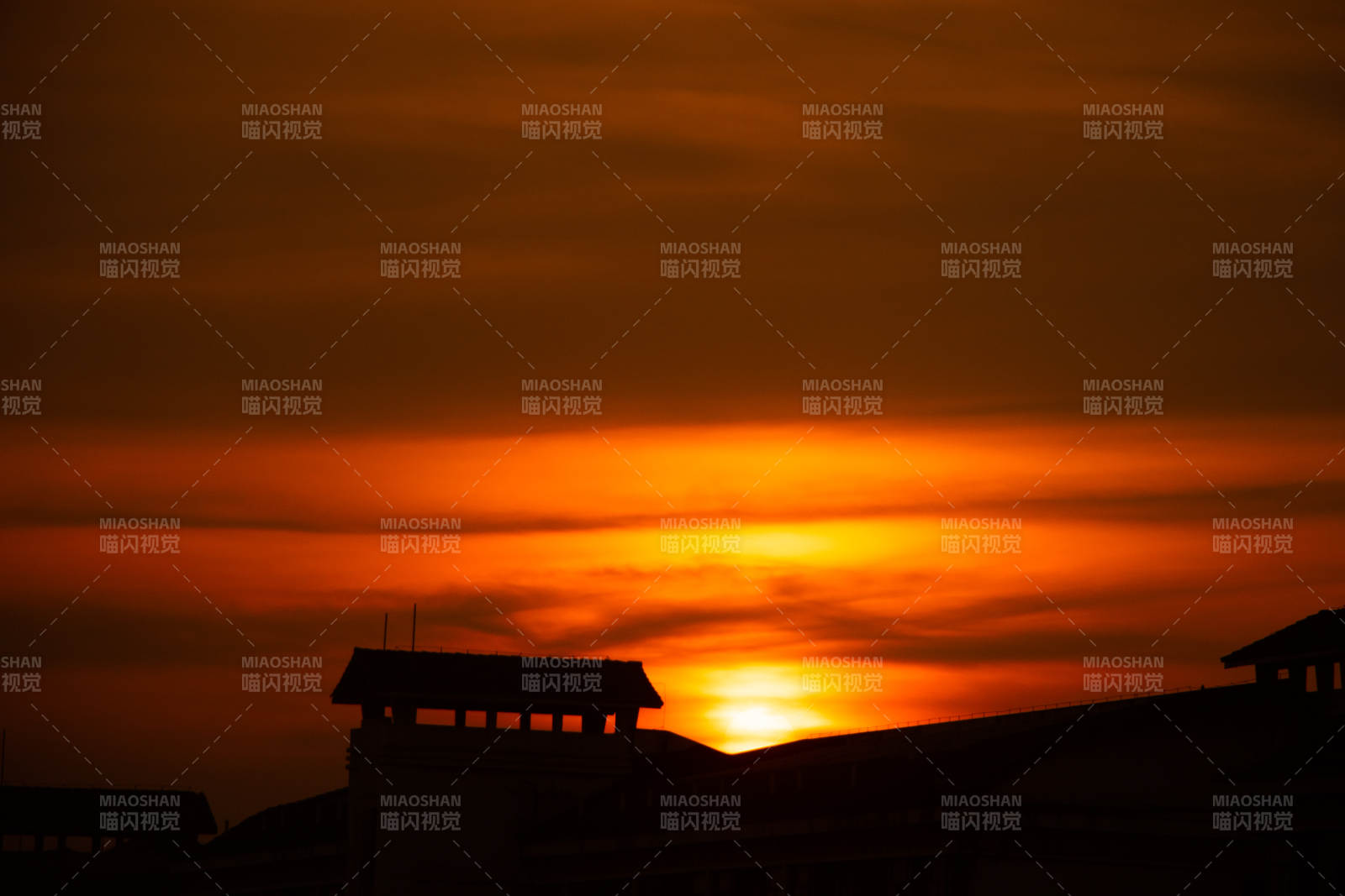 夕阳西下 建筑剪影图片