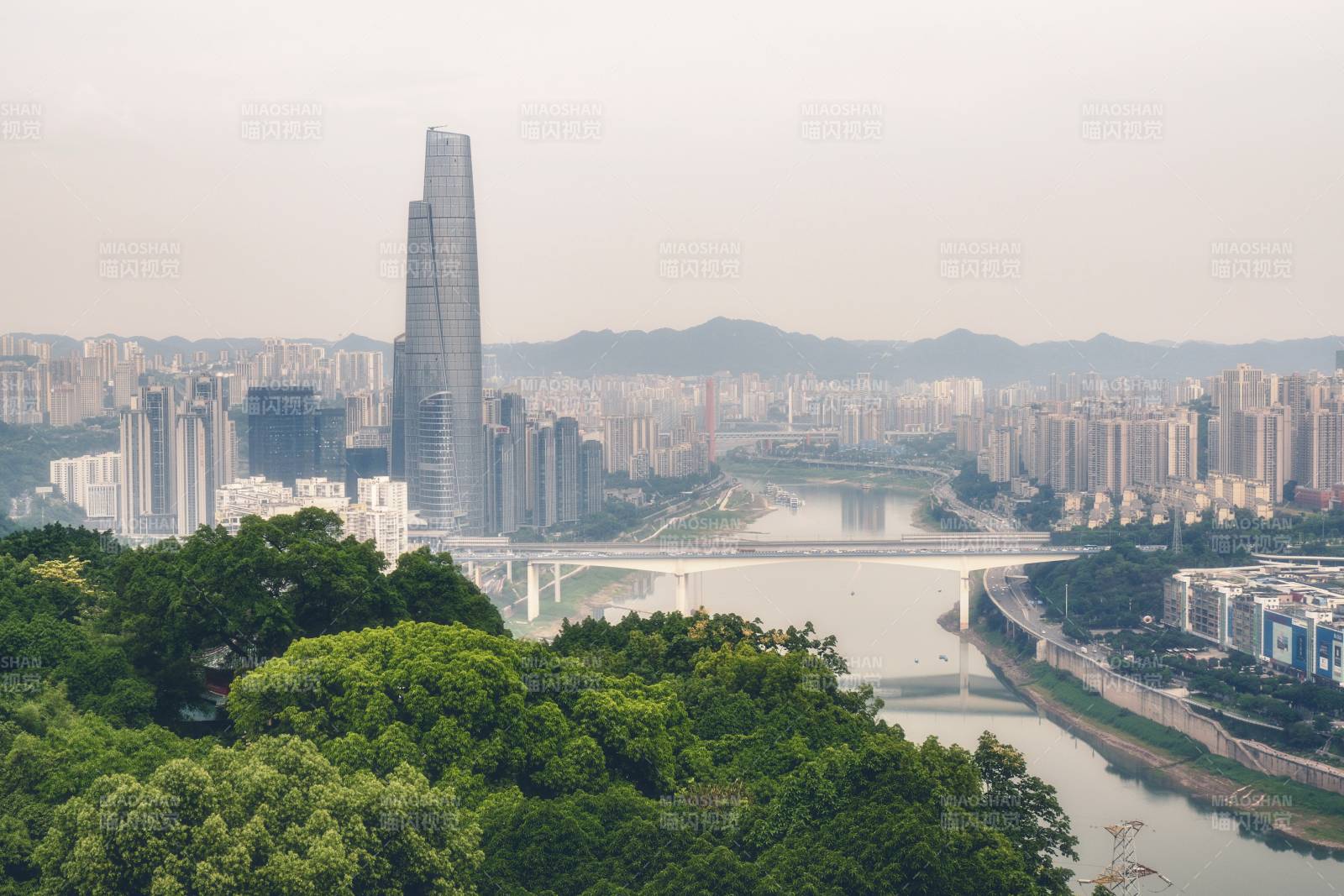 城市风光与自然融合图片