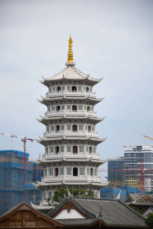 福州闽越水镇古塔高耸入云 建筑宏伟图片
