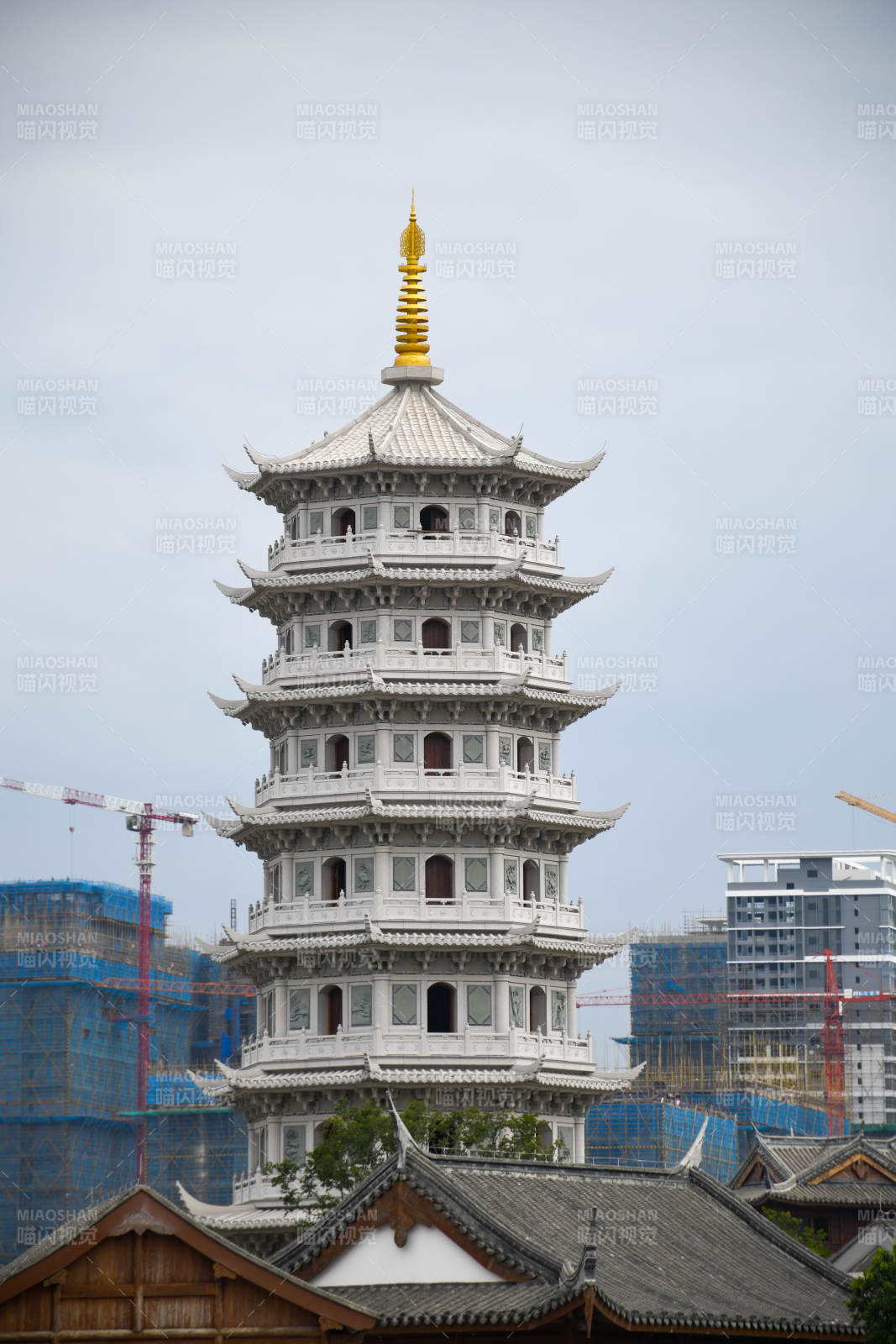 福州闽越水镇古塔高耸入云 建筑宏伟图片