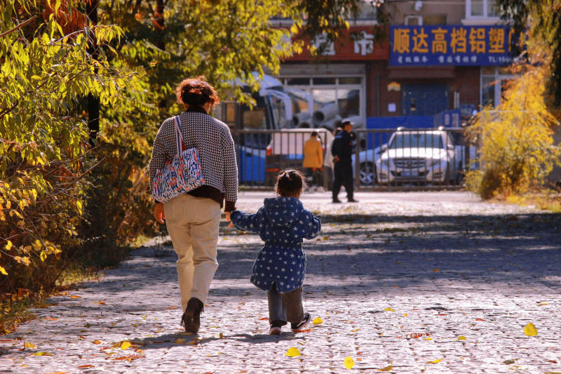 秋日散步 亲子时光图片