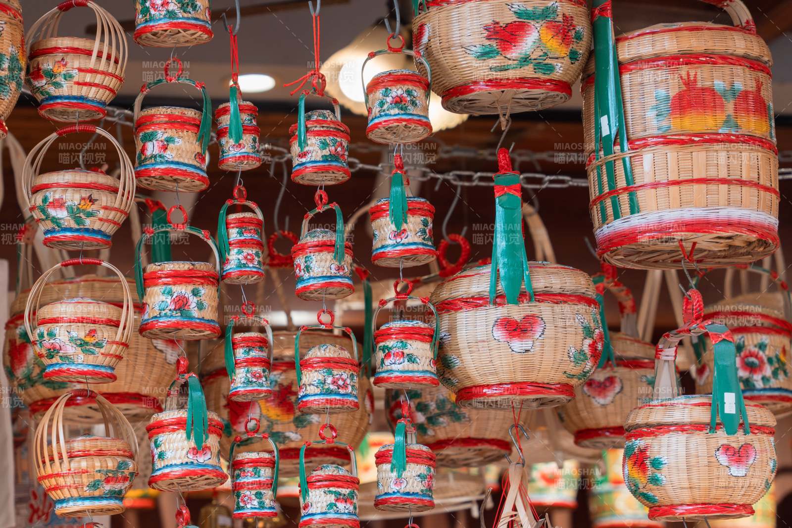 传统编织篮子展示图片